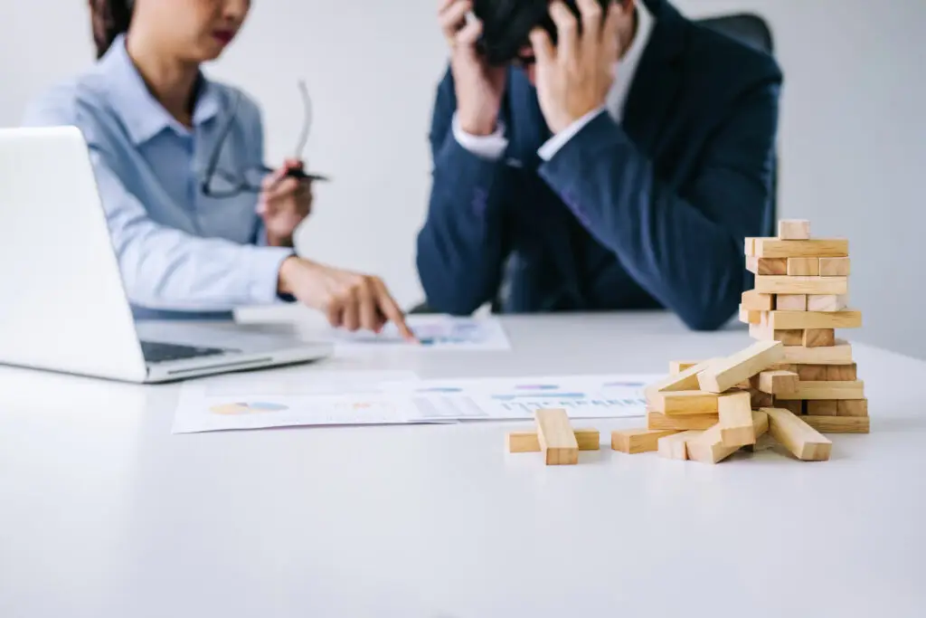 Équipe dans une entreprise au Québec besoin de conseils en règles fiscales, déclarations d'impôts, démarrage d'entreprise. Accompagnement en comptabilité pour entrepreneur.