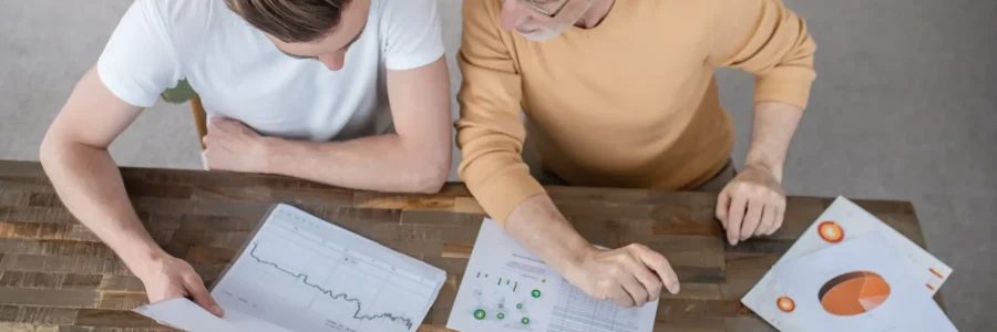 Deux-hommes-conseils-fiscaliste-PME-quebec