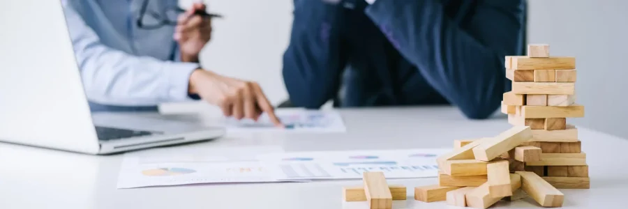 Équipe dans une entreprise au Québec besoin de conseils en règles fiscales, déclarations d'impôts, démarrage d'entreprise. Accompagnement en comptabilité pour entrepreneur.